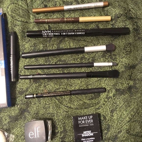 🌟FREE MAKE UP🌟 SOLD!!! - Picture 8 of 8